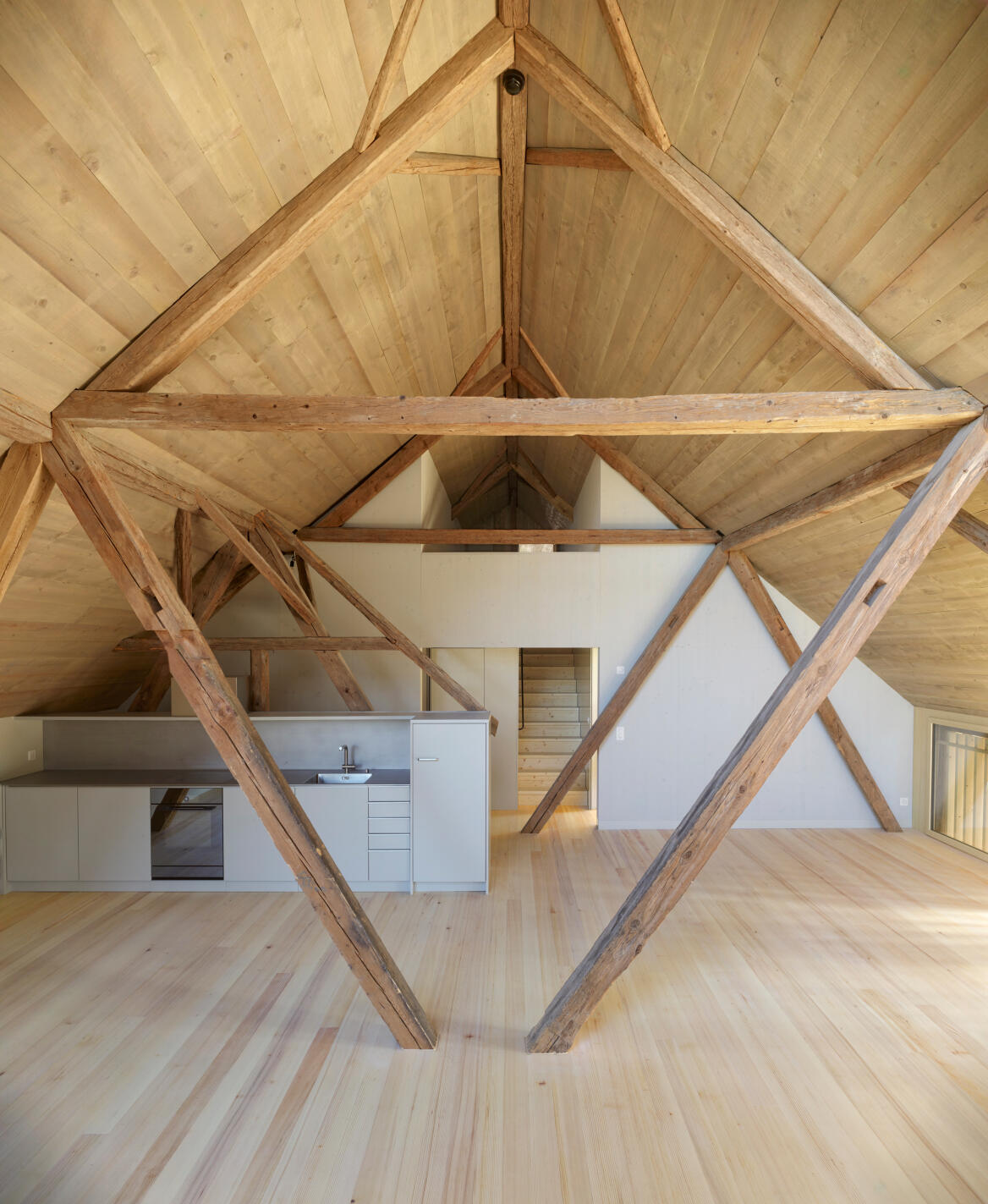 03 AAB 47 2304 AF038 v2